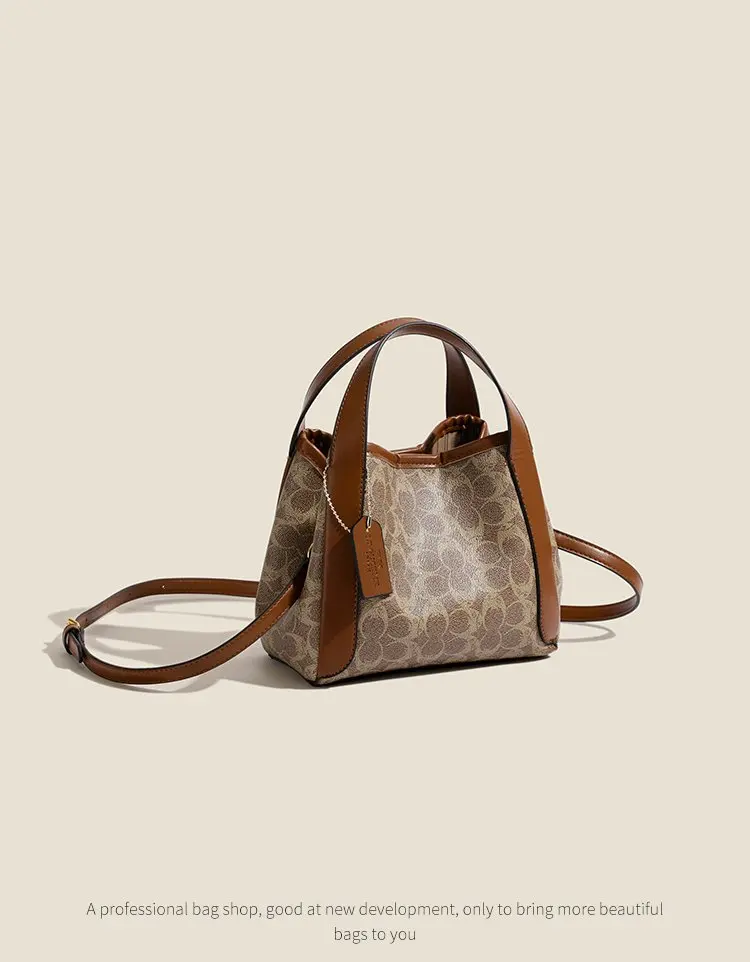 Famous design women's chain strap crossbody bag outdoor casual handbag daily use fashionable shoulder bag