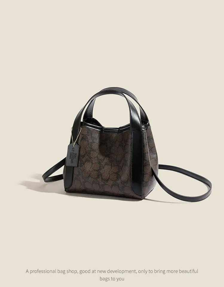 Famous design women's chain strap crossbody bag outdoor casual handbag daily use fashionable shoulder bag