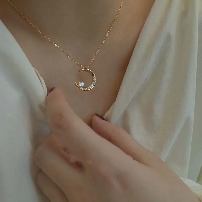 Fashion Shining Inlaid Zirconia Star Moon Pendant Necklace for Women Luxury Crystal Clavicle Chain Necklace Wedding Jewelry