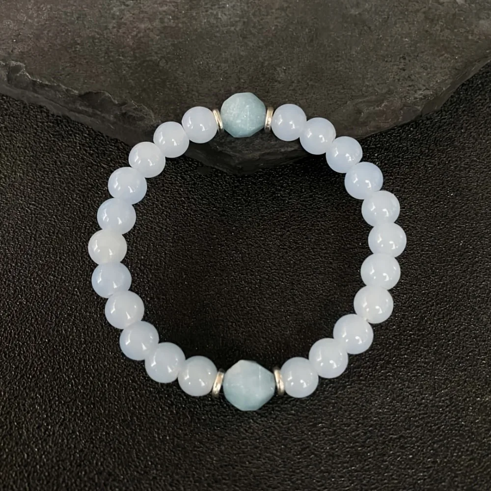 Aquamarine bracelet - Symbolizing peace, courage, happiness, and longevity. The birthstone of March. It brings a sense of security and is perfect for daily wear. This stunning ocean-colored bracelet makes an ideal gift for a loved one or mother. Perfect f
