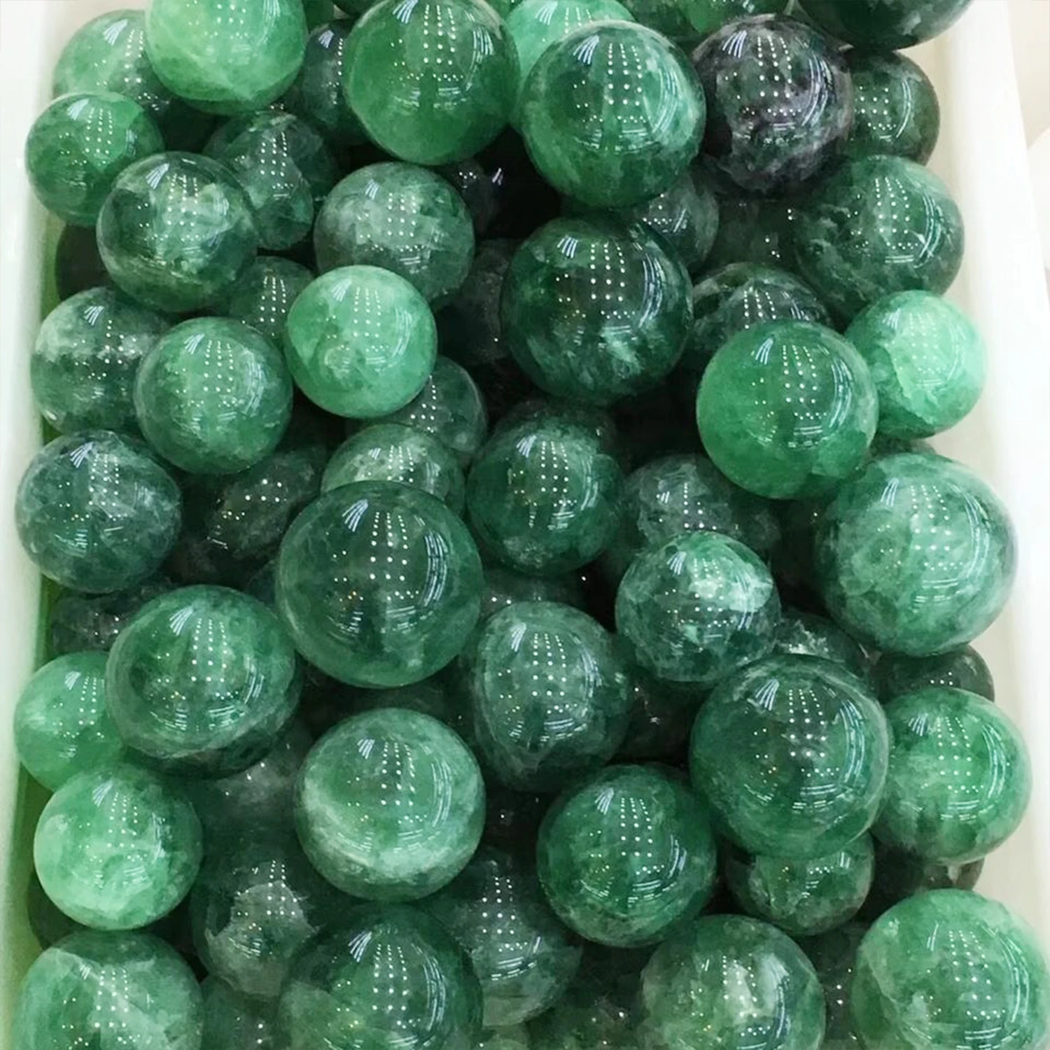 6-7cm/2.36-2.76inch Natural Green Fluorite Crystal Ball with Wooden Stand Polished Reiki Healing Chakra Stone for Clarity Focus Balance Meditation Yoga Feng Shui Home Office Desk Decor Display Emotional Healing Gift for Crystal Lover Collection