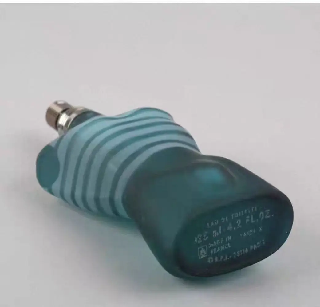 Jean Paul Gaultier Le Male Carries Summer Coastal Vibe. Crisp Mint Leads The Scent, Finished By Lavender And Light Wood, Just Like Sea Breeze, Perfect For Vacation And Travelling.