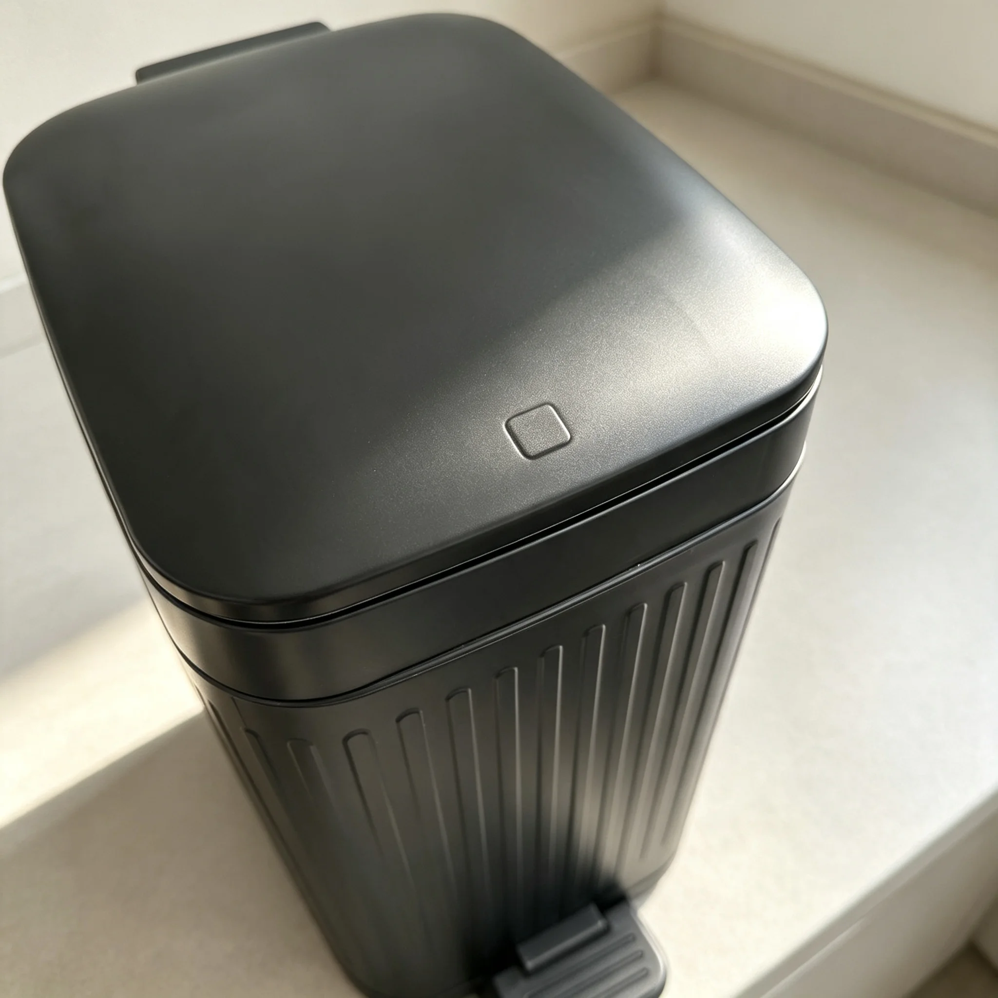 Apartment Dorm Essential Square Pedal Trash Can, Vertical Ribbed Matte Plastic Waste Bin with Bag Fixing Rim, Dual Foot & Press Lid, Odor Blocking Household Garbage Bin for Bedroom, Bathroom & Home Office