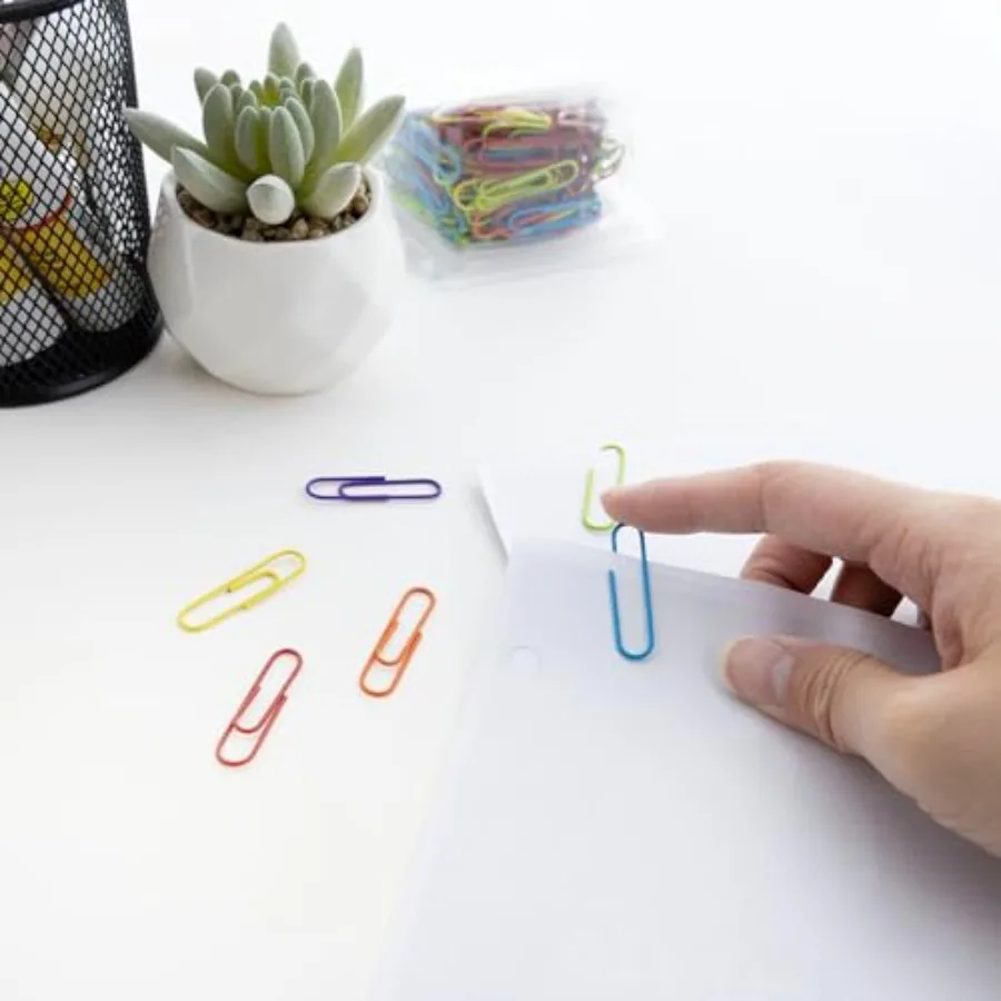 B No. 1 Regular Paper Clips for Stationary and Office Supplies Assorted Colors 33 mm 200 Per Pack