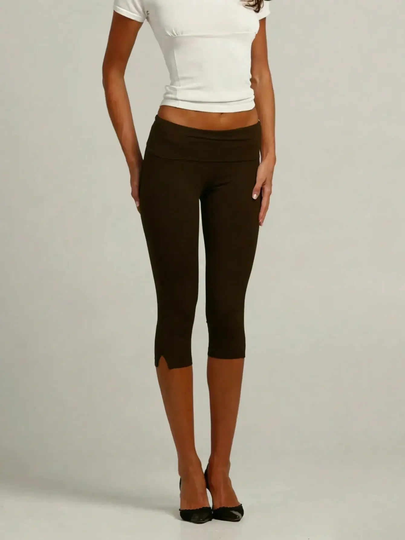 Women's Y2K Low Waist White Capri Leggings Fold Over Waistband Split Hem Solid Color Slim Fit Stretchy Cropped Leggings Buttery