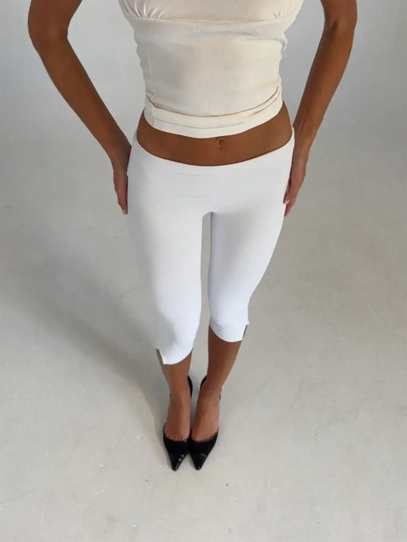 Women's Y2K Low Waist White Capri Leggings Fold Over Waistband Split Hem Solid Color Slim Fit Stretchy Cropped Leggings Buttery
