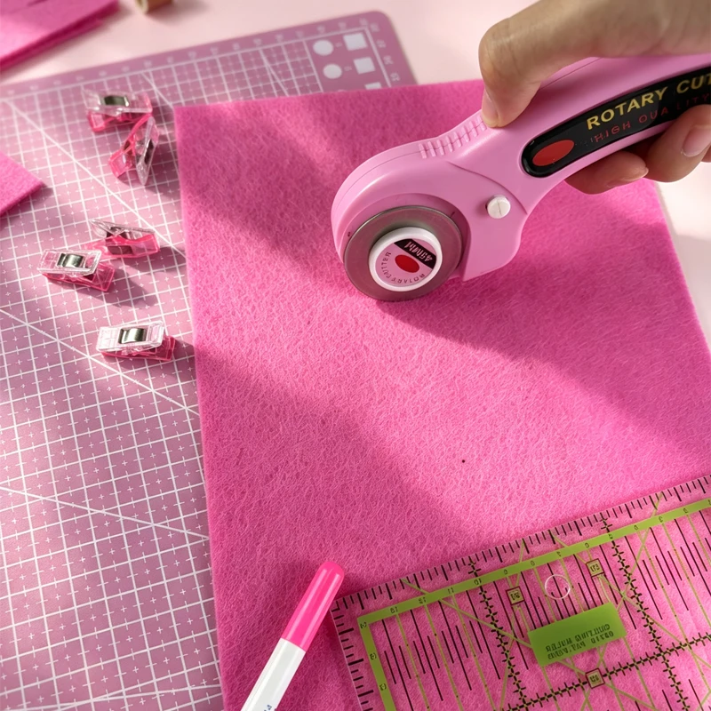 45mm Rotary Cutting Knife Sewing Supplies Set Includes A4 Cutting Mat, Sk5 Blade, 15X15Cm Acrylic Ruler, Marker Pen, Clips, and Storage Bag, for Quilting, DIY Hand Tools, and Christmas Decoration Tools
