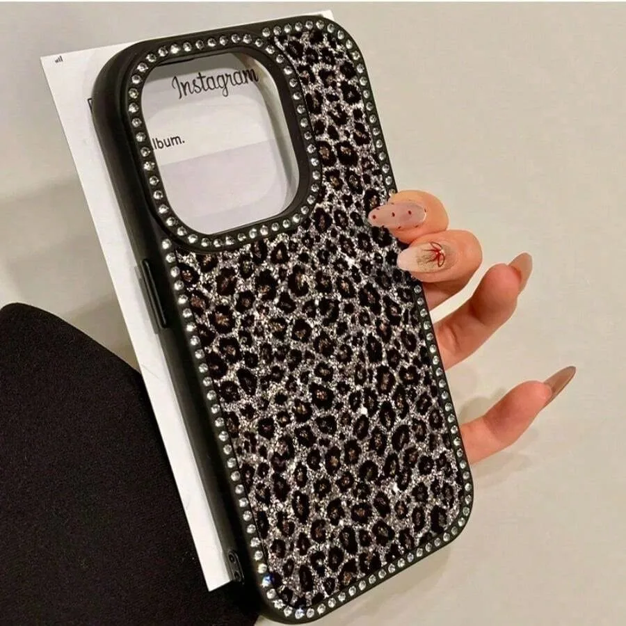 A Shiny Leopard Print Flip Case With Diamonds For IPhone 17promax/17air 16 Pro Max, 16, 15 Pro, 14, 14 Plus, 14 Pro Max, 13, 13 Pro, 12 Pro And 11 Pro Max Models. Designed To Resist Drops And Stains, This Soft Case Is Perfect For Men