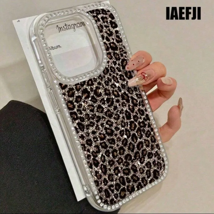 A Shiny Leopard Print Flip Case With Diamonds For IPhone 17promax/17air 16 Pro Max, 16, 15 Pro, 14, 14 Plus, 14 Pro Max, 13, 13 Pro, 12 Pro And 11 Pro Max Models. Designed To Resist Drops And Stains, This Soft Case Is Perfect For Men