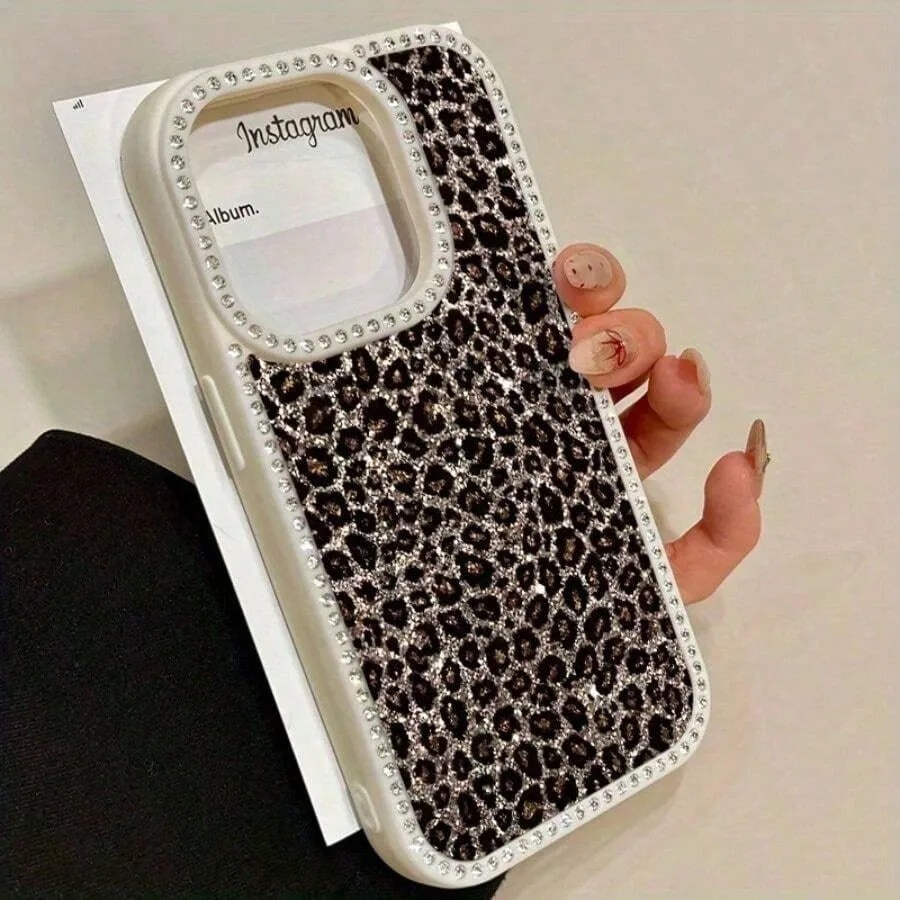 A Shiny Leopard Print Flip Case With Diamonds For IPhone 17promax/17air 16 Pro Max, 16, 15 Pro, 14, 14 Plus, 14 Pro Max, 13, 13 Pro, 12 Pro And 11 Pro Max Models. Designed To Resist Drops And Stains, This Soft Case Is Perfect For Men