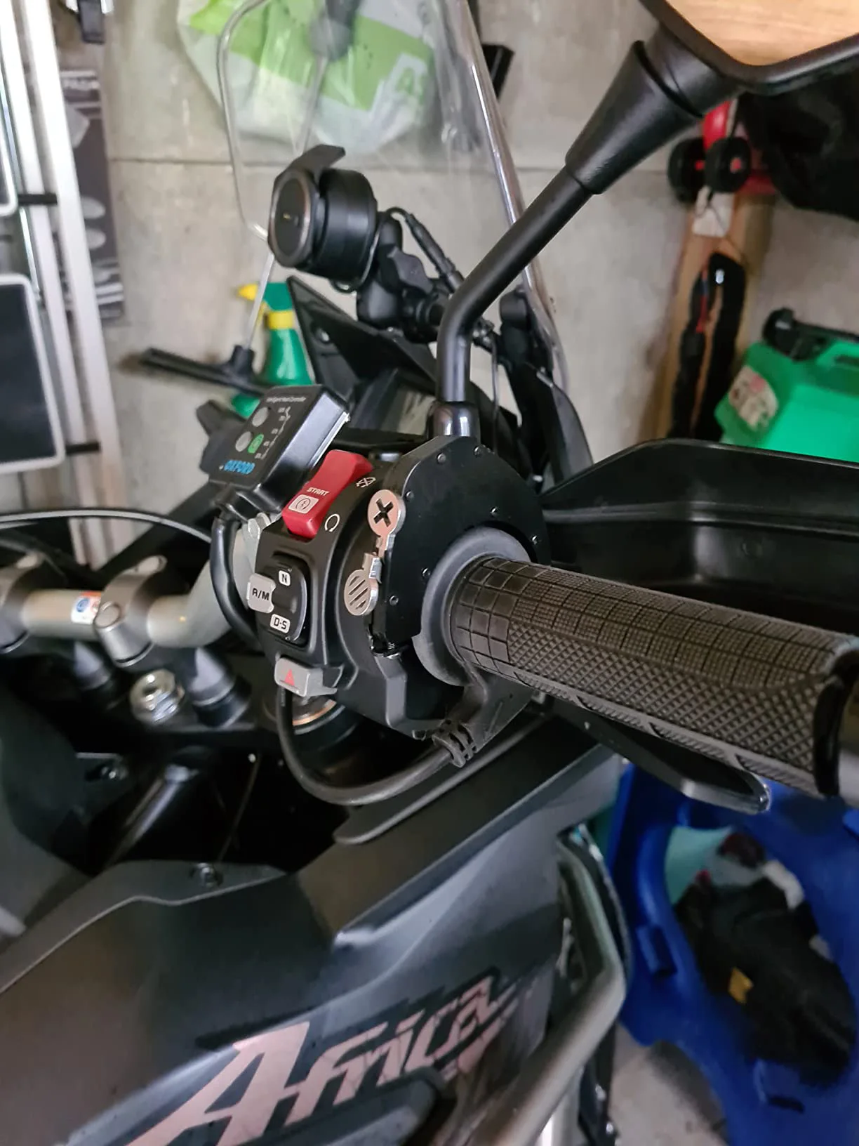 Universal Cruise Control Motorcycle Throttle Lock Assist Handlebar For BMW R1200GS For KTM For Suzuki For Yamaha For Honda NC750 For Kawasaki Ninja