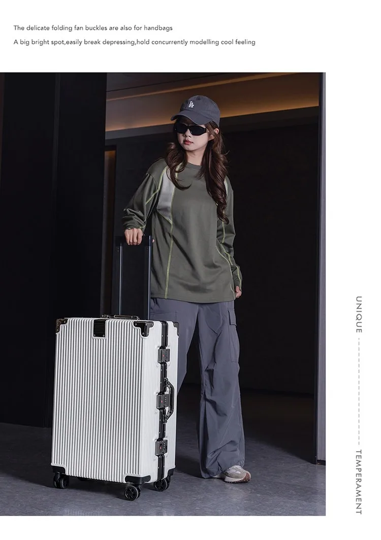 2-Pieces set luggage,20+26 inches in size,a hard-shell suitcase with 108 rivets, , featuring silent all-terrain wheels, a cup holde