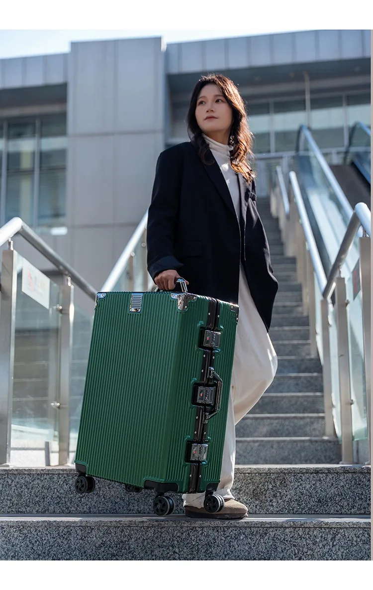 2-Pieces set luggage,20+26 inches in size,a hard-shell suitcase with 108 rivets, , featuring silent all-terrain wheels, a cup holde