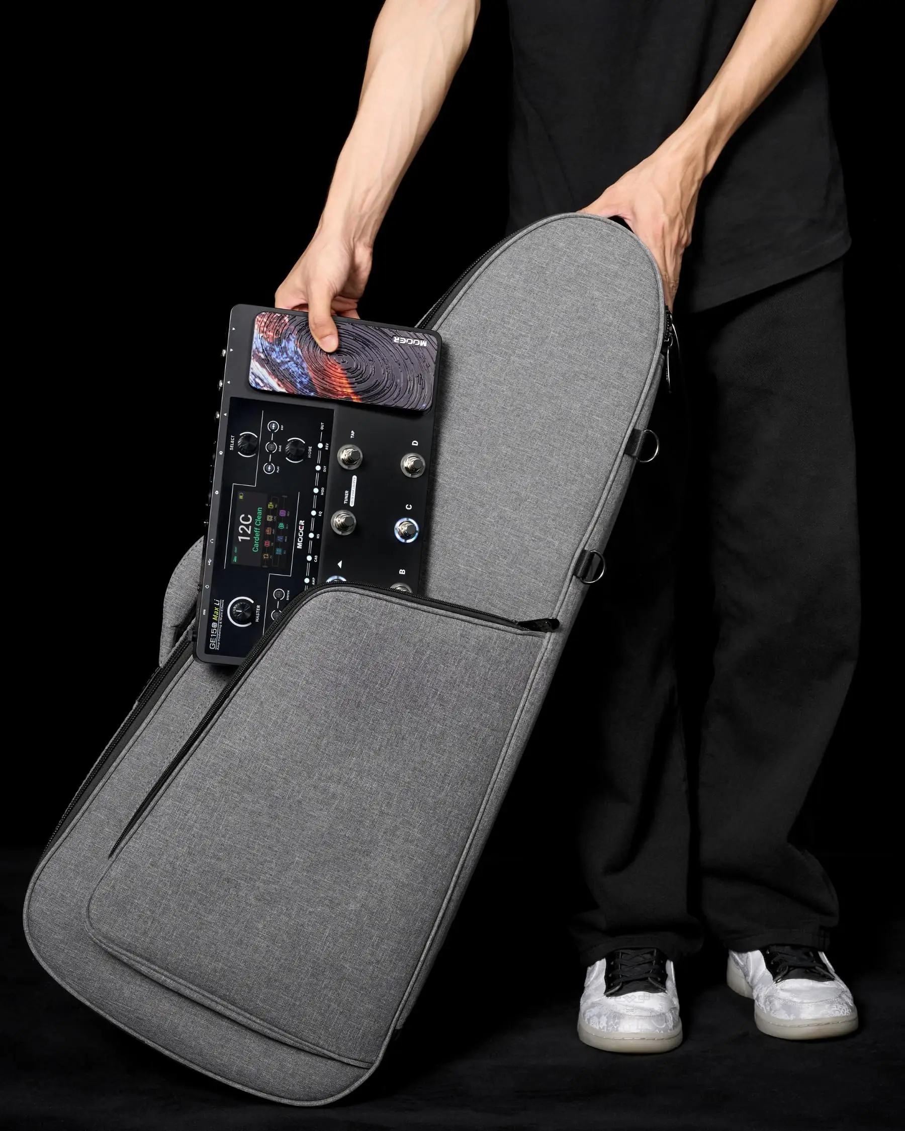MOOER GE Series Guitar Multi Effects Pedal 55 Amp Models 200 Presets 9H Battery IR Loader 4 Footswitches for Live Performance