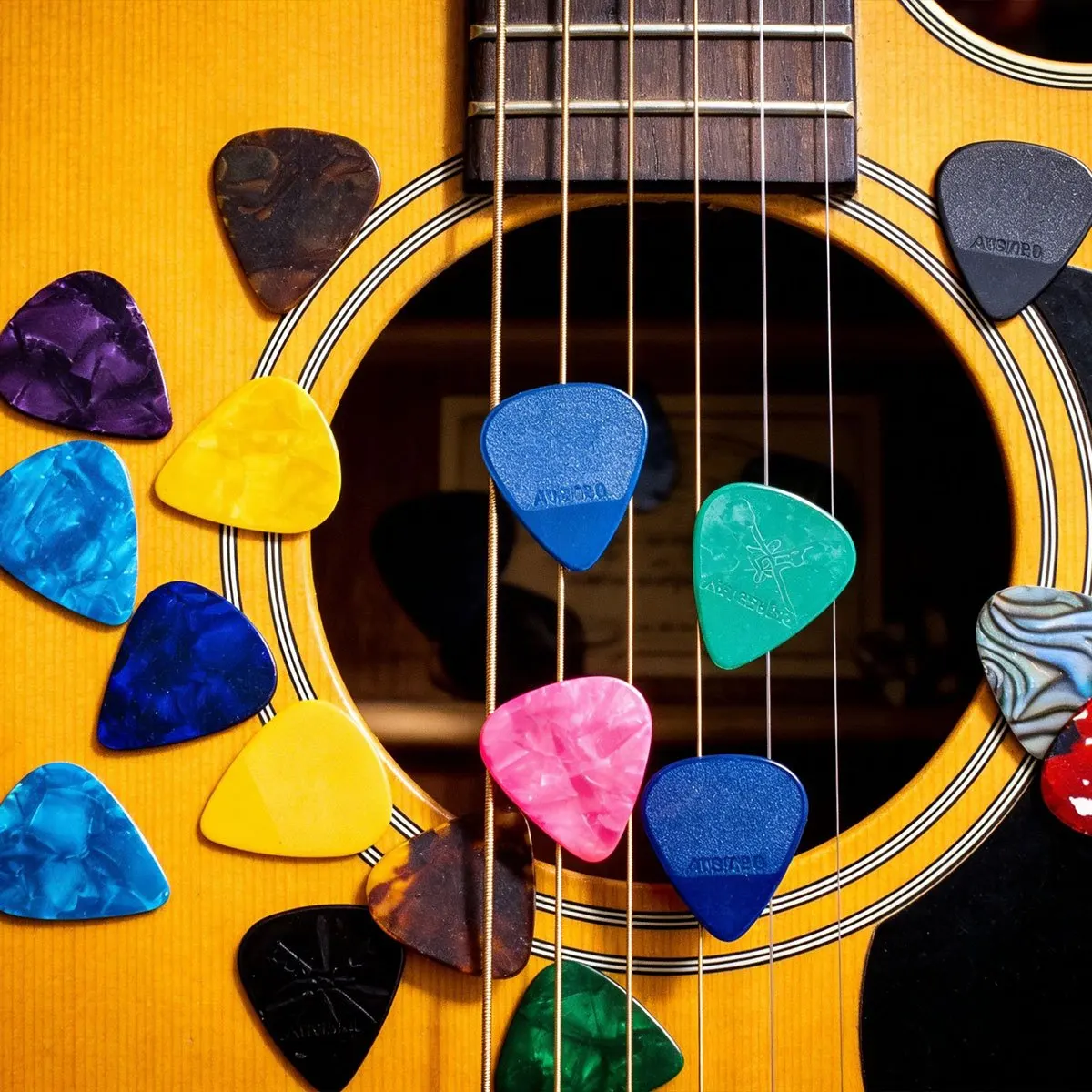 81Pcs 0.46mm Celluloid Guitar Picks, Standard Plectrums in Assorted Colors – for Acoustic/Electric Guitar, Bass & Mandolin, Christmas Gift for Musicians ZSY
