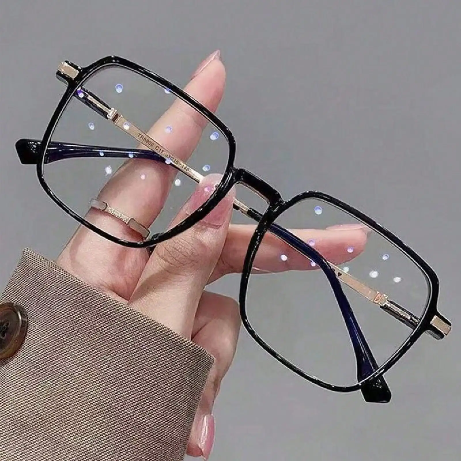 1 Pair of Women's Anti-Blue Glasses, Suitable for Using Computers, Watching TV, Playing Games and Using Mobile Phones, with Beautiful Glasses, Lenses and Fashionable Glasses