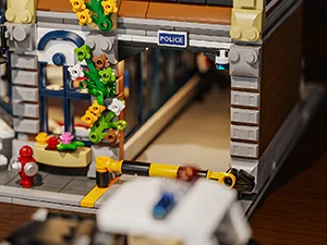 Town Police Station with 6 Figures Modular Buildings Blocks City Center Street View Apartment Store Architecture Brick Model Kit Boys Toy Adults Kid Gift 3111PCS