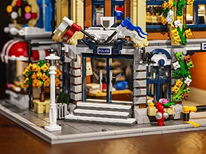 Town Police Station with 6 Figures Modular Buildings Blocks City Center Street View Apartment Store Architecture Brick Model Kit Boys Toy Adults Kid Gift 3111PCS