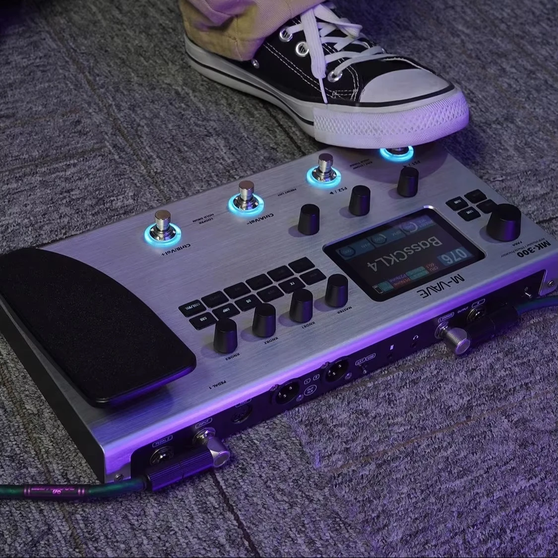 M-VAVE MK-300 Guitar Multi-Effects Processor with 3.5 Inch Screen, 150s Looper, 128 Amps Battery for Electric Guitar and Bass