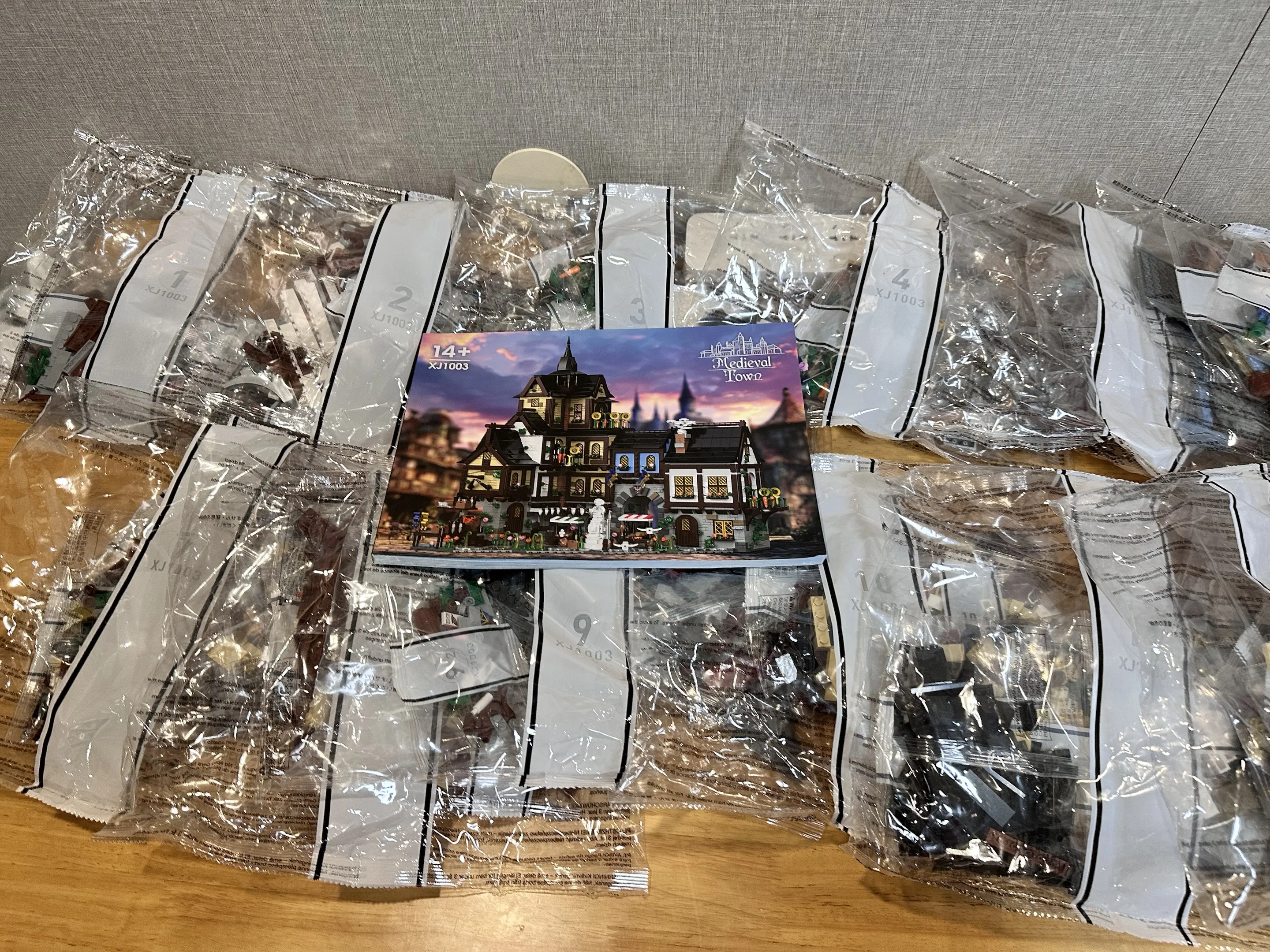 Barweer Medieval Towns Building Blocks Set 3867PCS European Style City Street View Village Architecture Modular Model Kit Construction Bricks Set Assembly Toys for Adults Gifts Home Decoration