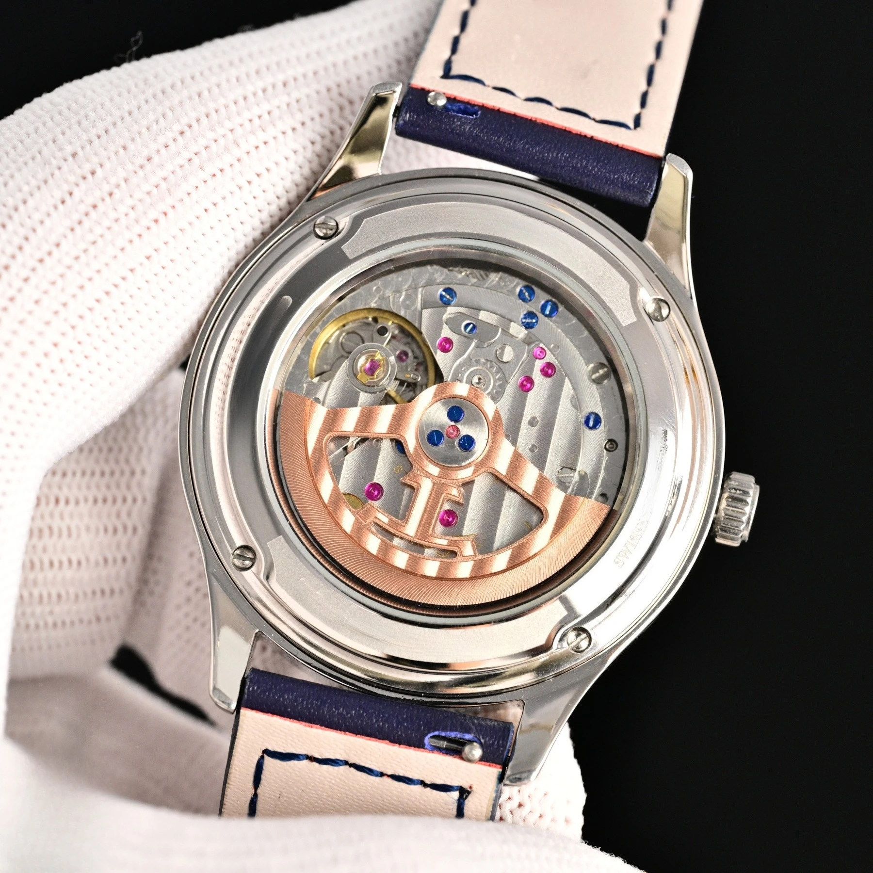 Customizable Luxury Watch in 316L Steel Automatic Mechanical Movement Exquisite Heritage and Artisanal Dial Size 39mm