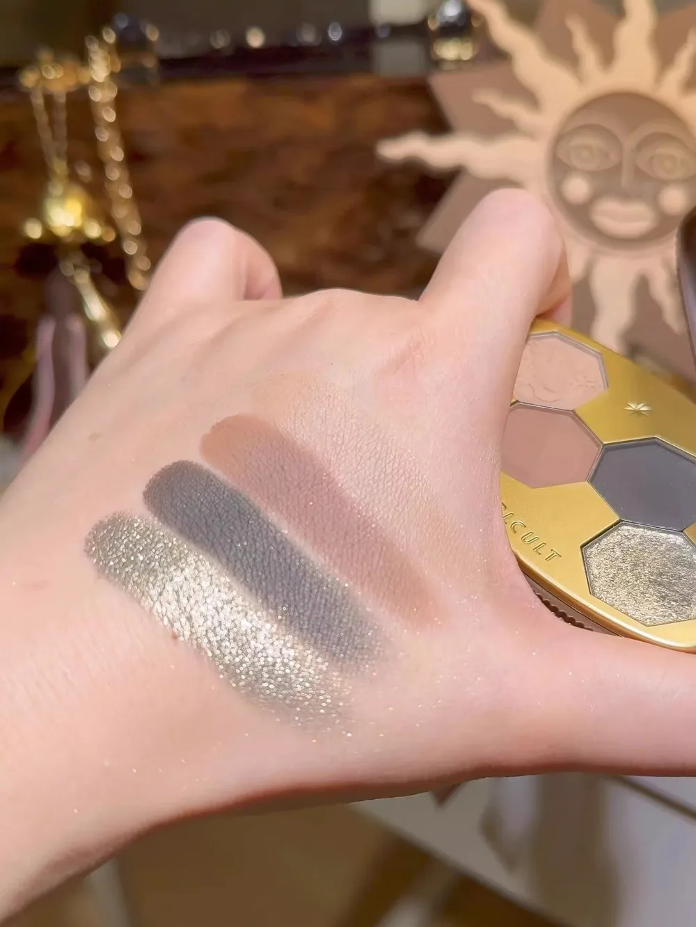 Girlcult 4-Color Glitter Eyeshadow Palette Chameleon Matte Champagne Shimmer Waterproof Eyeshadow Korean Vegan Makeup