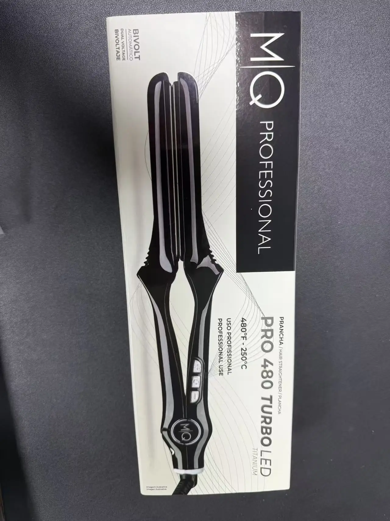 2026 High MQ Hair Straightening Titanium Flat Bivolt Iron 480°F Turbo Anatomic Design, Ultra-Smooth, Mirror Effect - 3 Passes