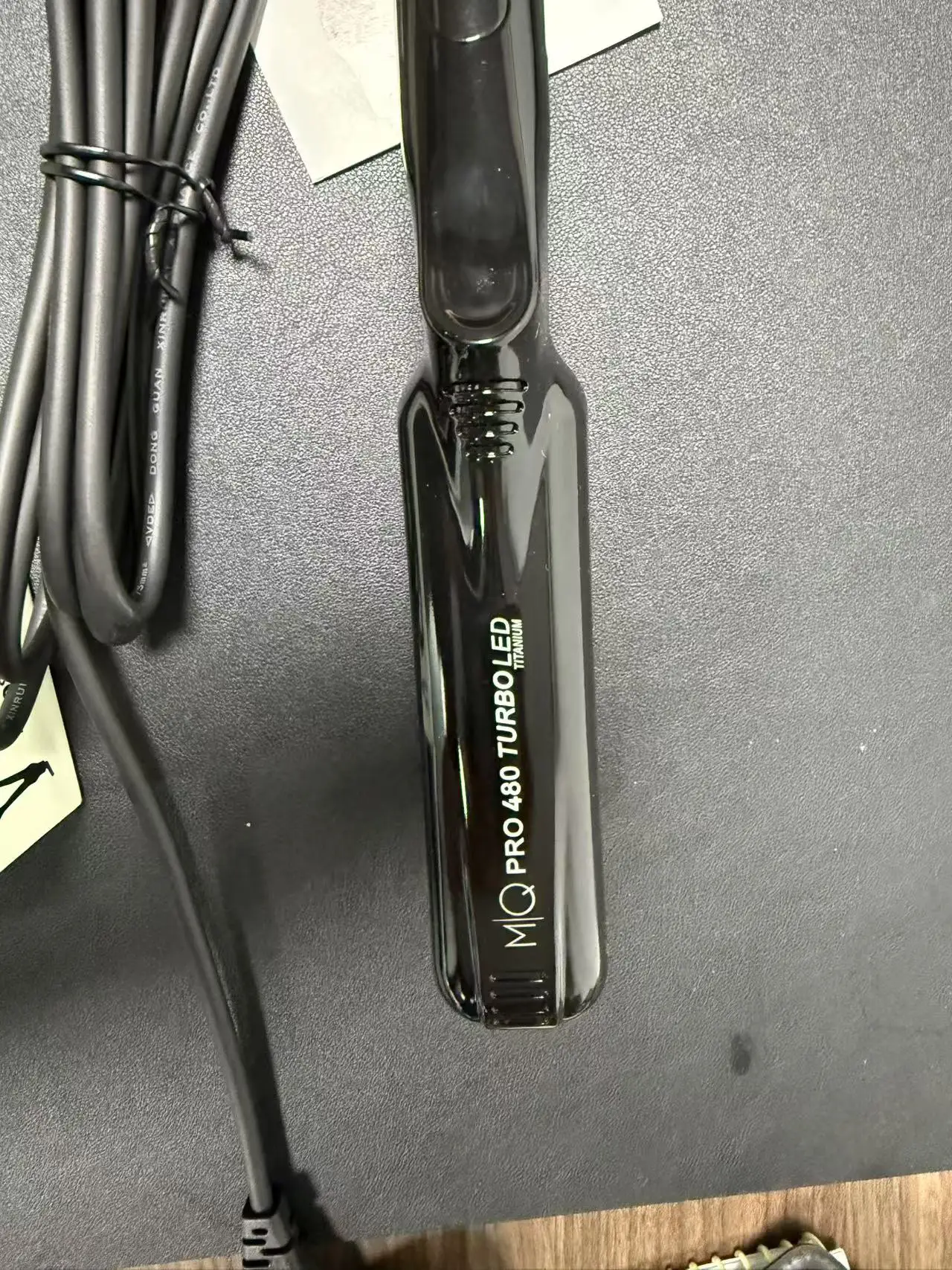 2026 High MQ Hair Straightening Titanium Flat Bivolt Iron 480°F Turbo Anatomic Design, Ultra-Smooth, Mirror Effect - 3 Passes