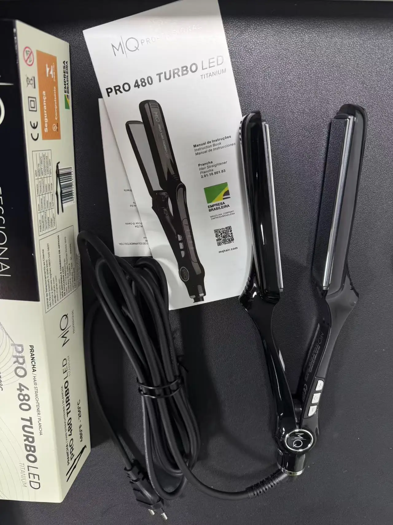 MQ Hair Straightening Titanium Flat Bivolt Iron 480°F Turbo Anatomic Design, Ultra-Smooth, Mirror Effect - 3 Passes