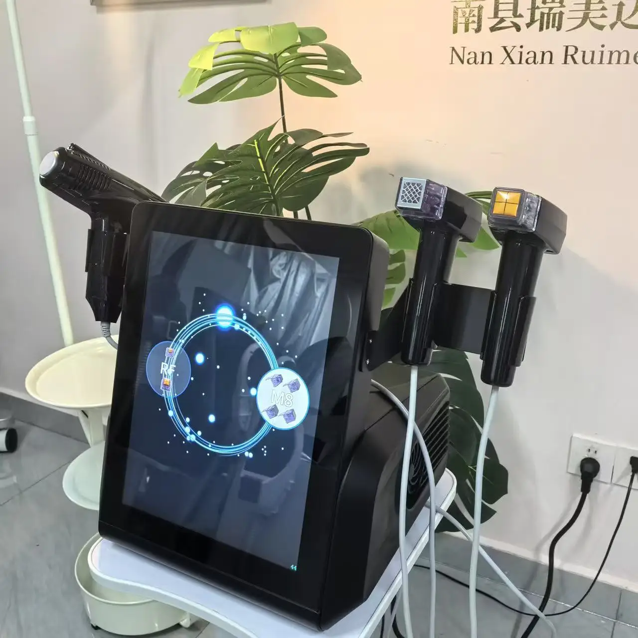 Facial Dermapen Radio Frequency Treatment Radio Frequency Collagen Regeneration Beauty Equipment Face Plug Skin Tightening