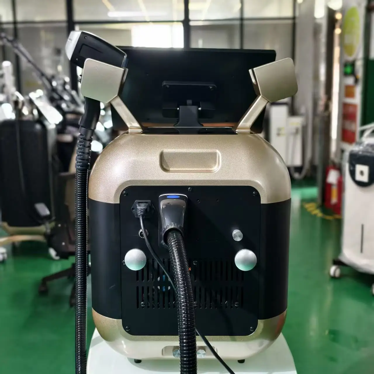 4000w High Power Portable 4 Waves 755 808 940 1064nm Diode Laser Hair Removal Tattoo Removal Machine Safe for All Skin Types