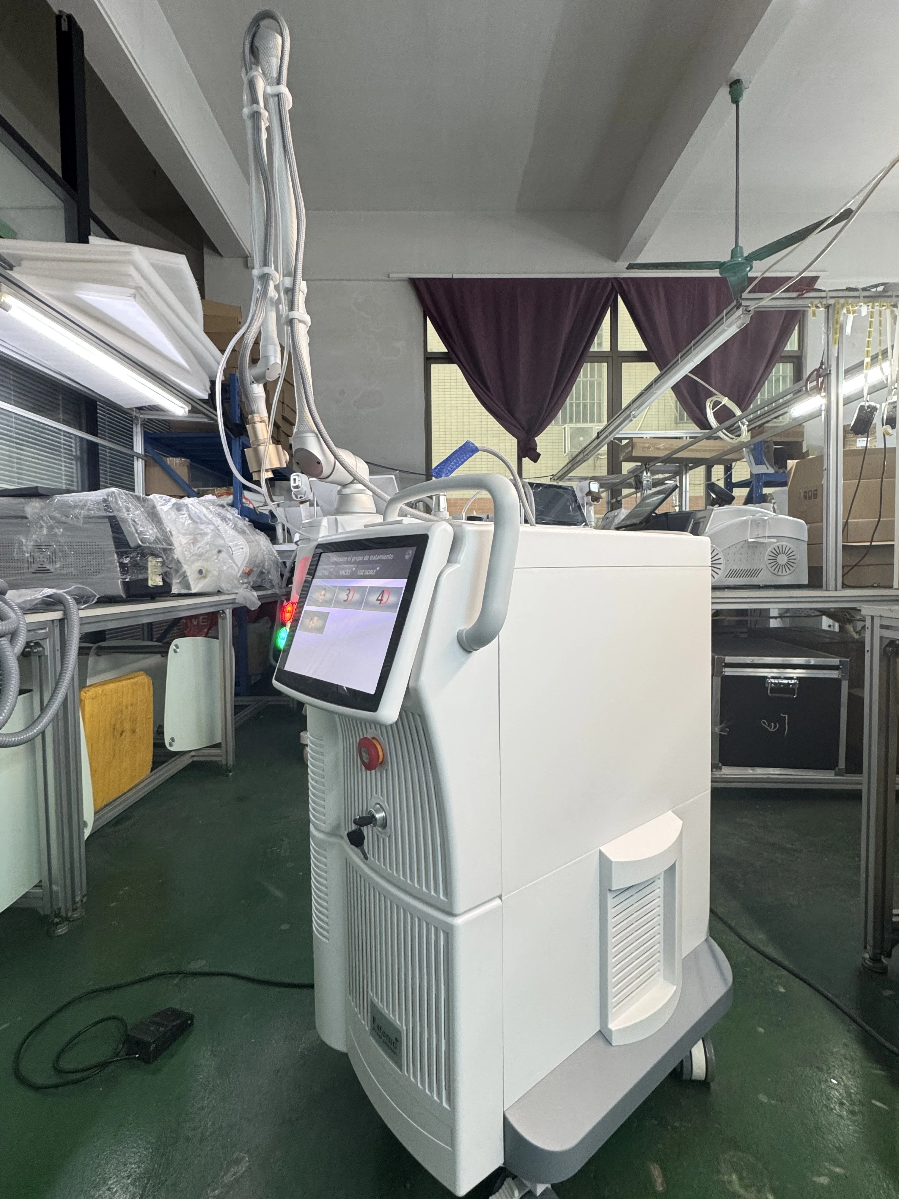 Newest Design 4D Fotona Co2 Fractional Lase Treatment Machine 10600nm Lase Beaut Machine For Resuacing Acne Scars