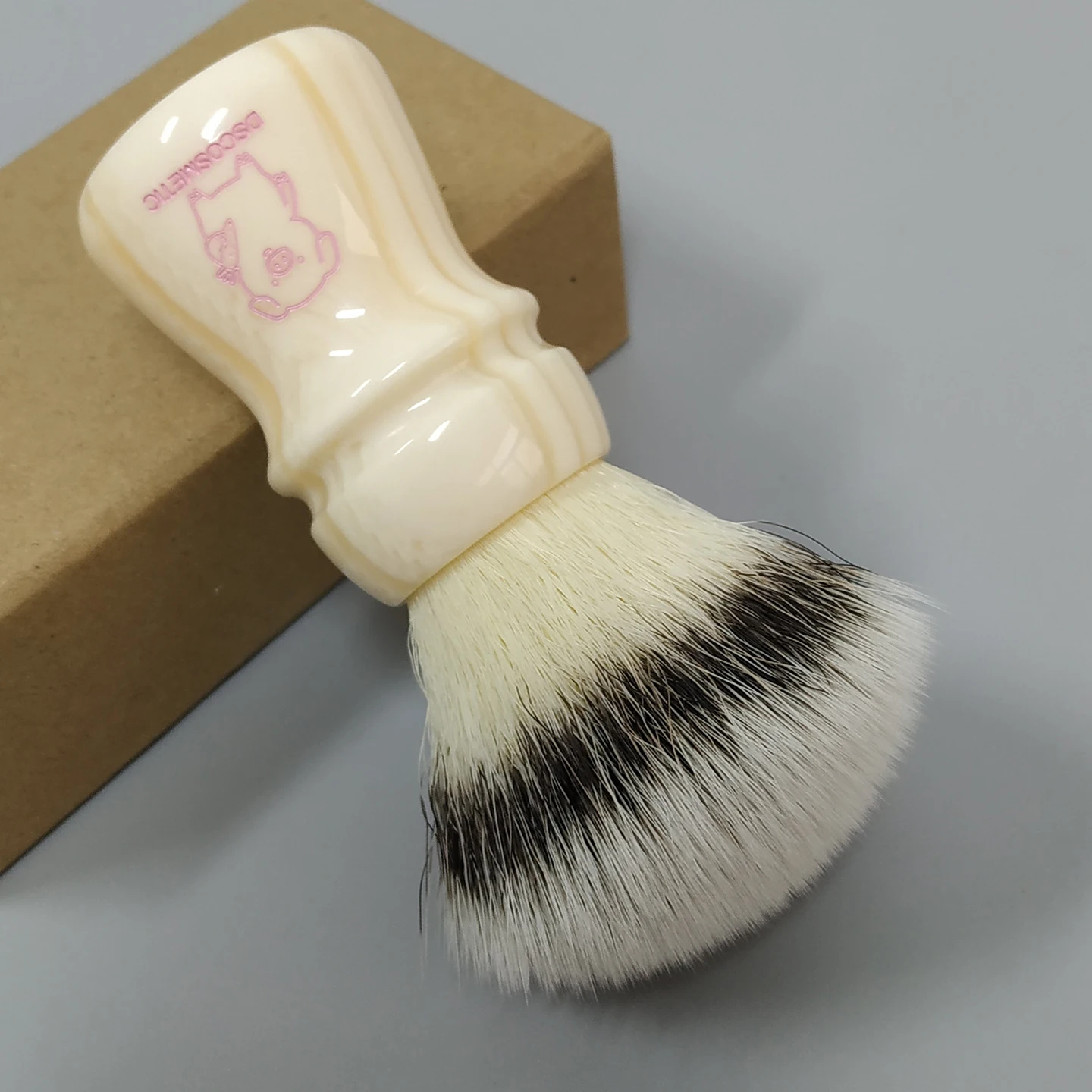 Dscosmetic Pink Piggy CN6 Synthetic Hair with Resin Handle for Man Wet Shaving