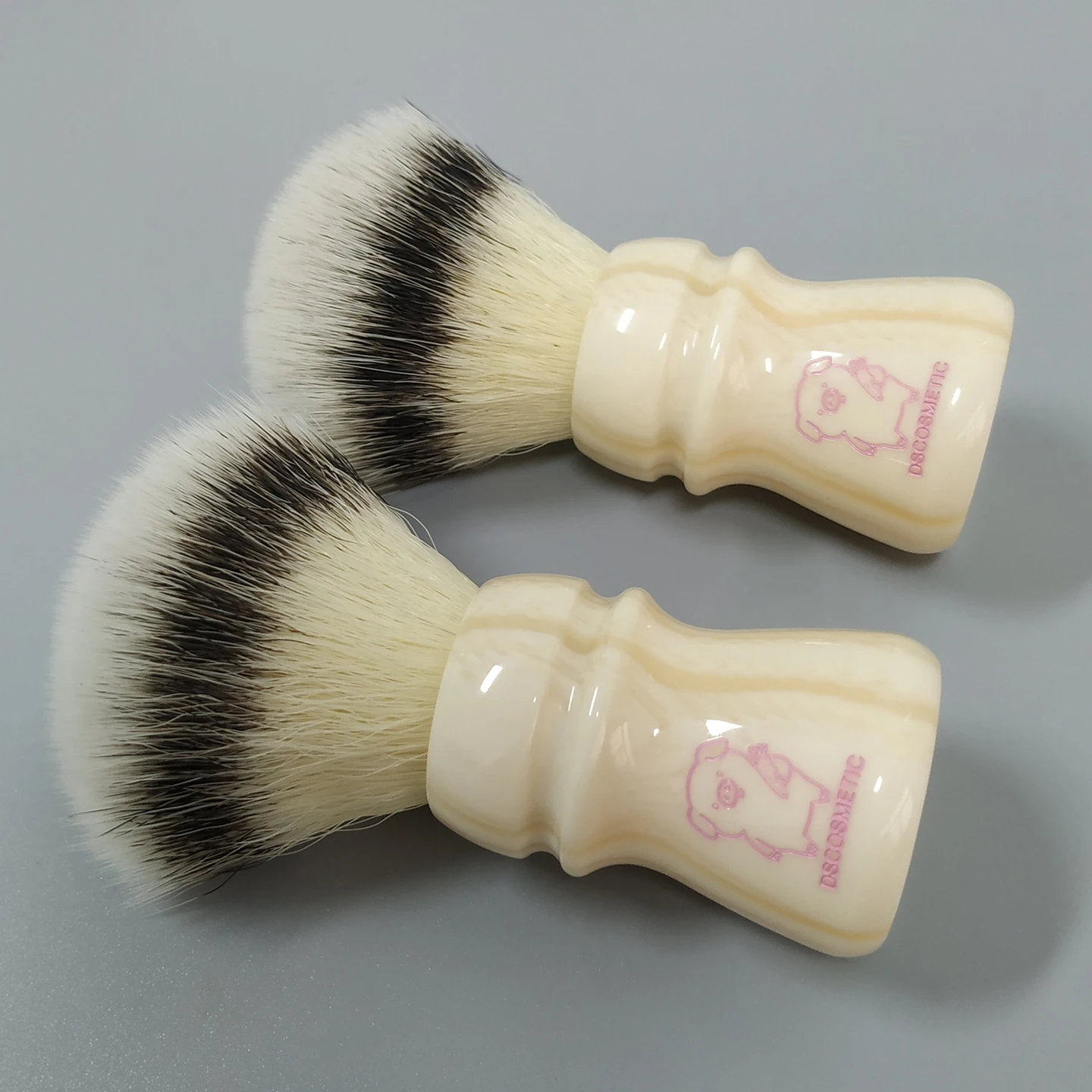 Dscosmetic Pink Piggy CN6 Synthetic Hair with Resin Handle for Man Wet Shaving