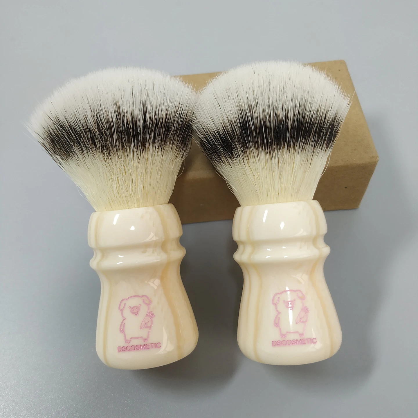 Dscosmetic Pink Piggy CN6 Synthetic Hair with Resin Handle for Man Wet Shaving