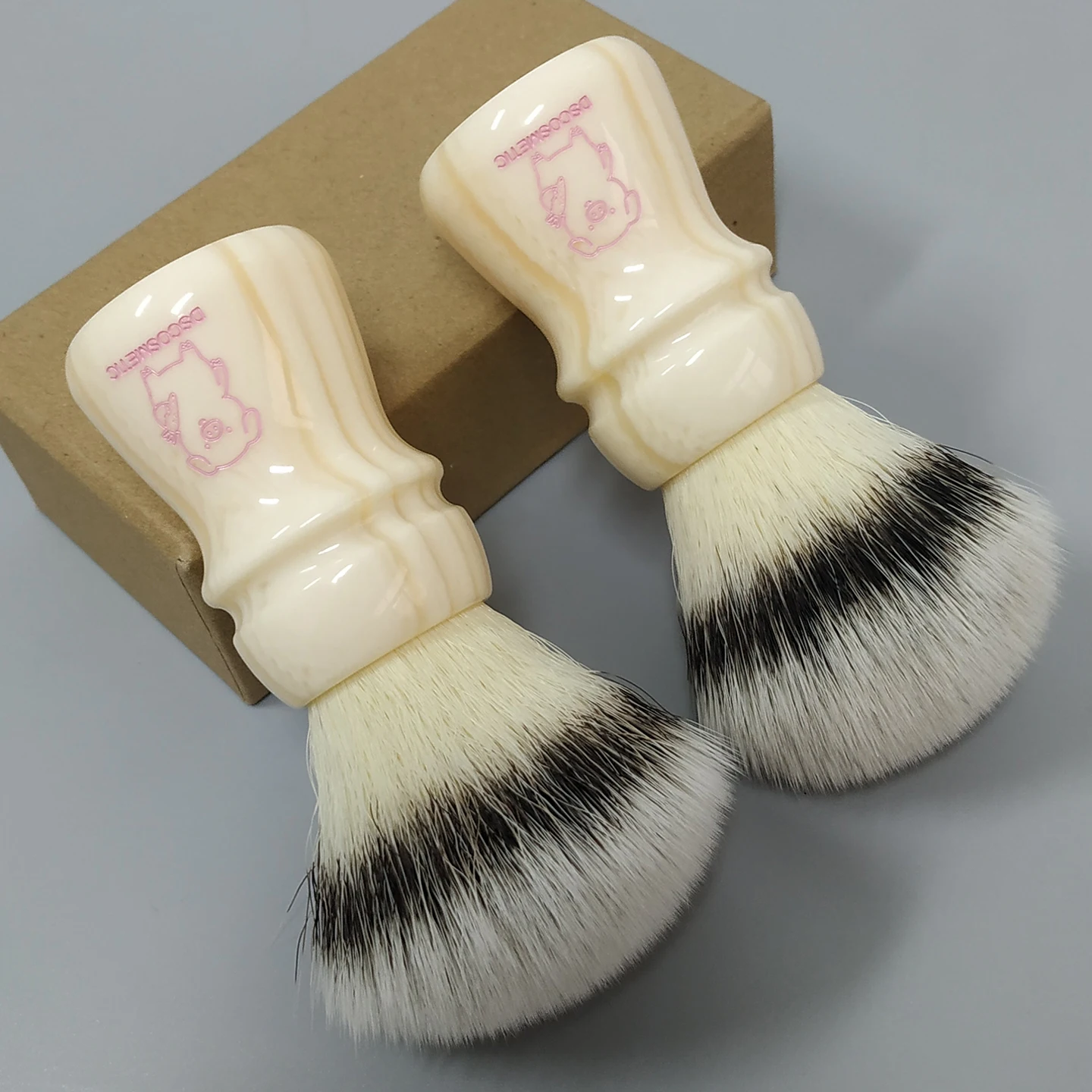 Dscosmetic Pink Piggy CN6 Synthetic Hair with Resin Handle for Man Wet Shaving
