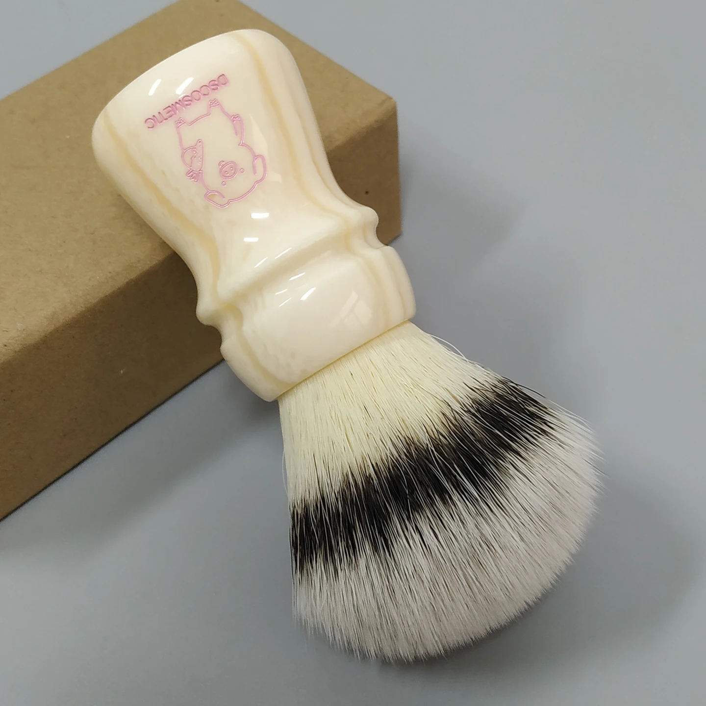 Dscosmetic Pink Piggy CN6 Synthetic Hair with Resin Handle for Man Wet Shaving