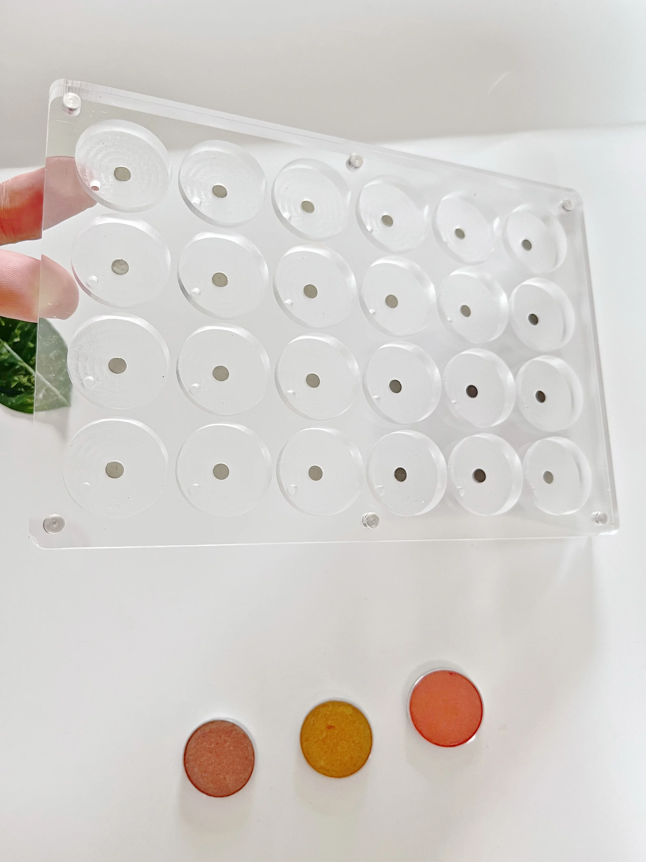 New EMPTY Magnetic Eyeshadow Palette DIY Acrylic All Transparent Elegant Eye Shadow Makeup Palette 26mm*24 holes