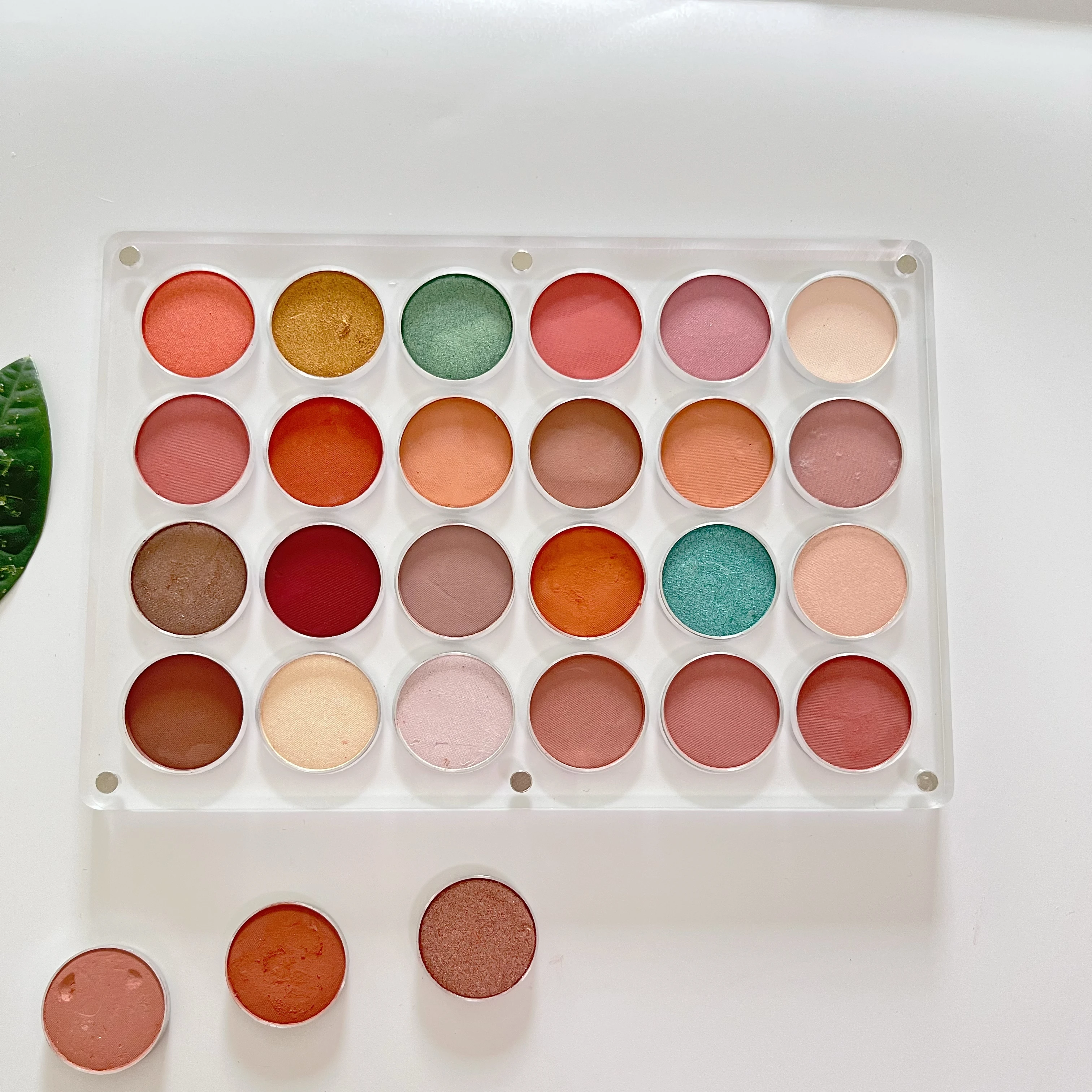 New EMPTY Magnetic Eyeshadow Palette DIY Acrylic All Transparent Elegant Eye Shadow Makeup Palette 26mm*24 holes
