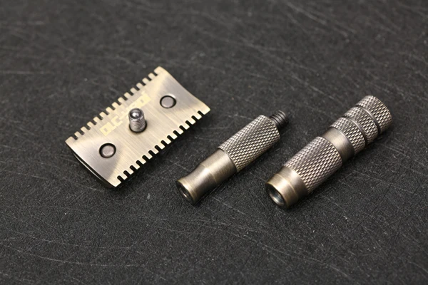 Yaqi Travel Razor With Leather Pouch for Men