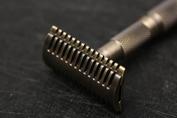 Yaqi Travel Razor With Leather Pouch for Men