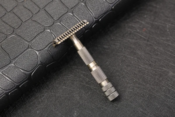 Yaqi Travel Razor With Leather Pouch for Men