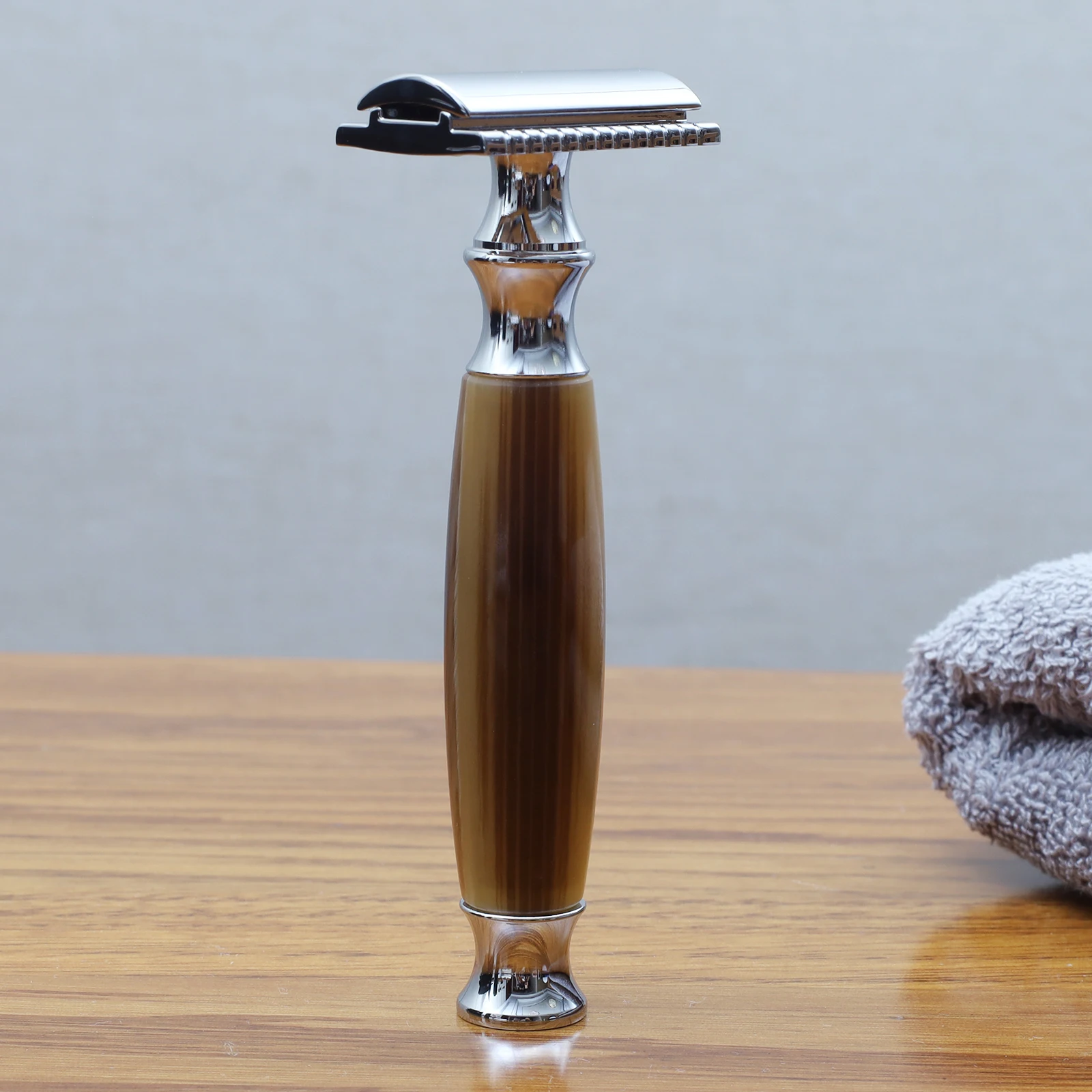 iRAZOR Classic DE Double Edge Safety Razor Kit 10 Blades Silvertip Brush Lather Bowl Mens Wet Shaving Groomin Packed in Gift Box