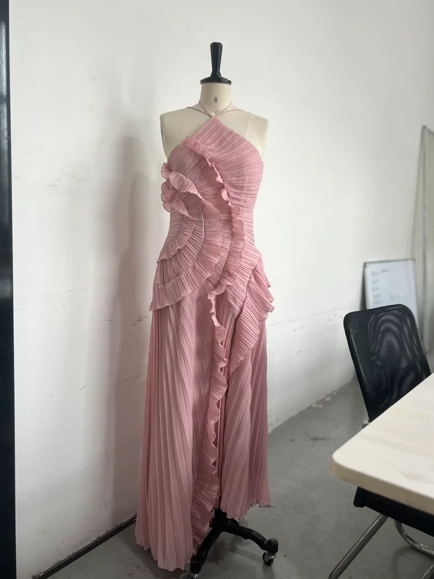 Chic pleated halter neck long vacation dress high quality purple strapless Lotus Edge Maxi Dress 2026 New Lady Vacation Gowns