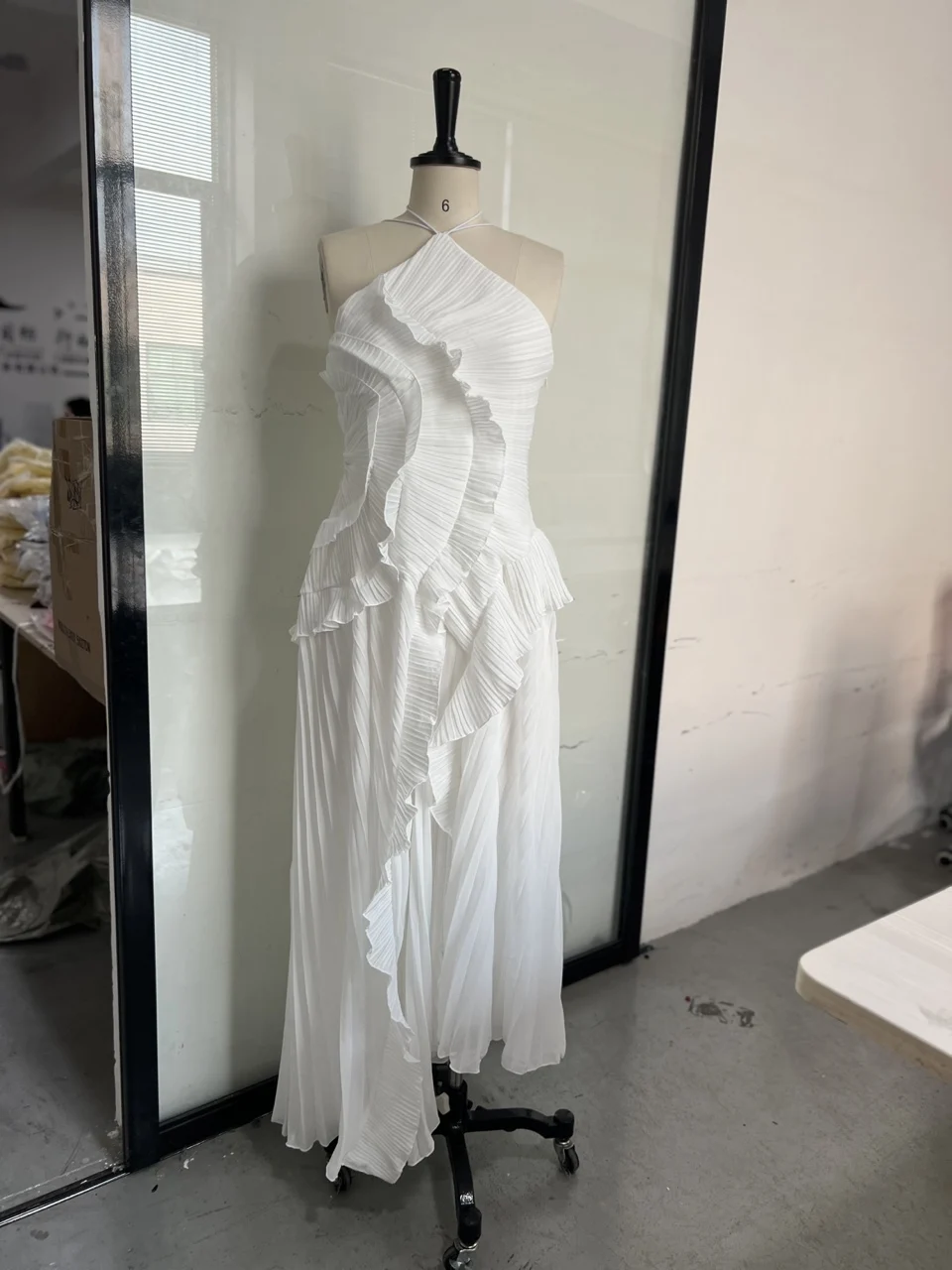 Chic pleated halter neck long vacation dress high quality purple strapless Lotus Edge Maxi Dress 2026 New Lady Vacation Gowns