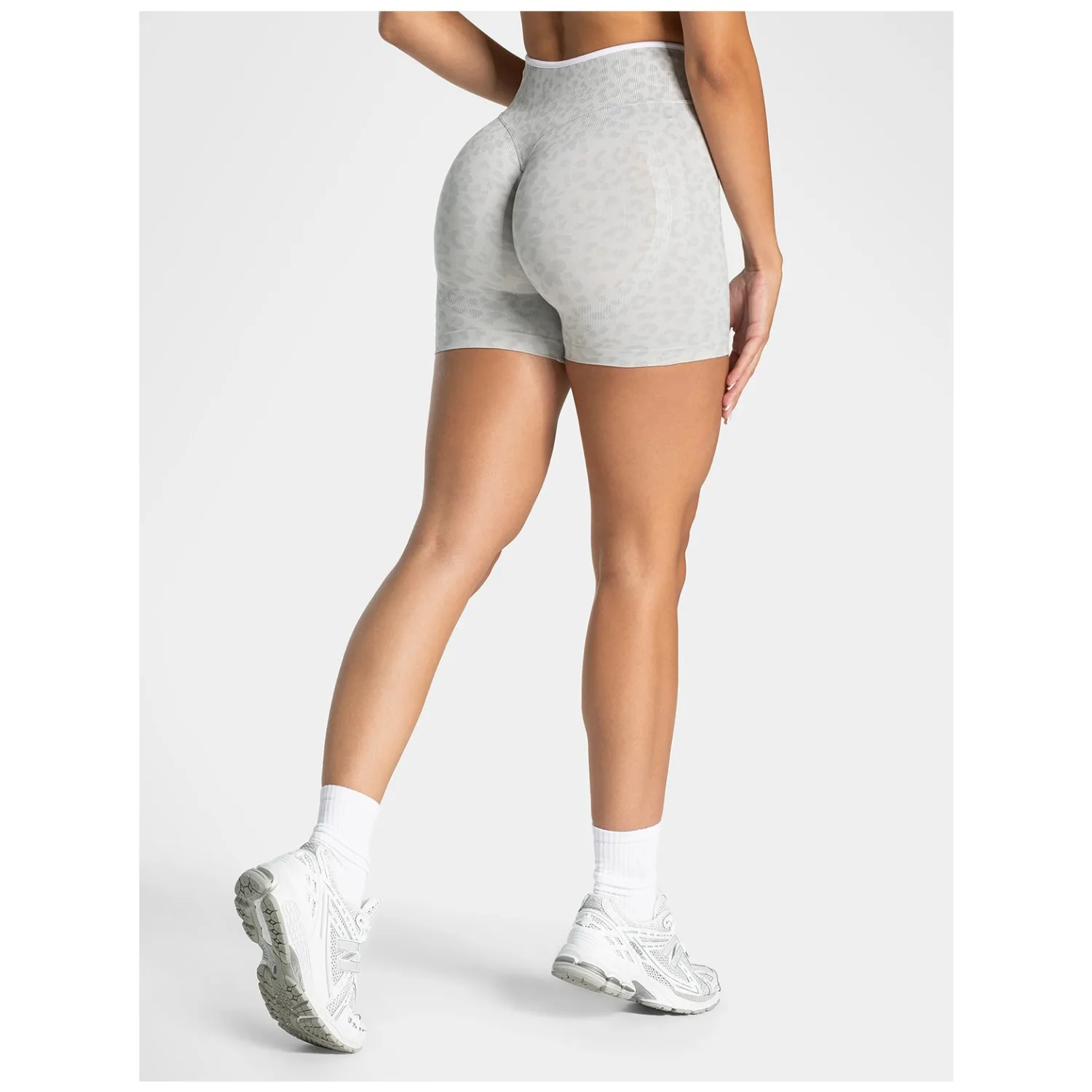 Summer Women's Seamless Leopard Print Sports Shorts White Border Contrasting High Waist Leggings Gym Yoga Exercise Sports Shorts