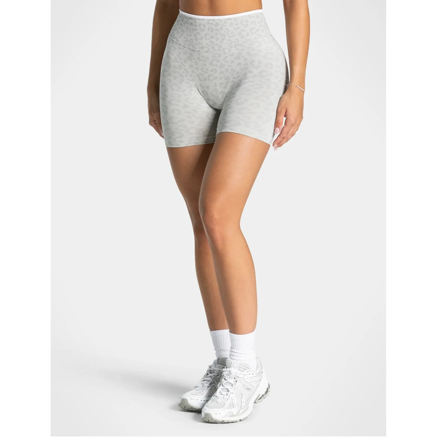 Summer Women's Seamless Leopard Print Sports Shorts White Border Contrasting High Waist Leggings Gym Yoga Exercise Sports Shorts