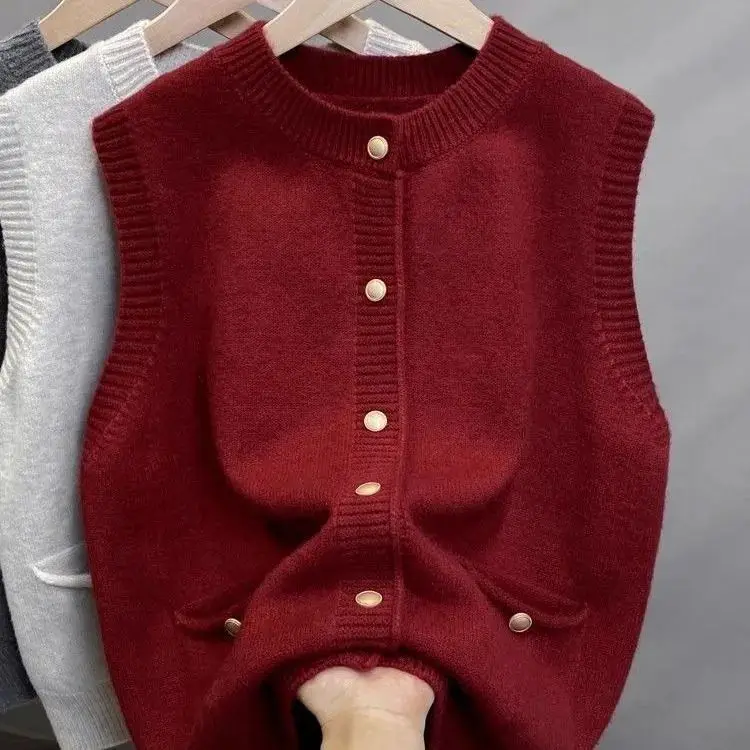 Knitted Sweater Vest Women Gold Buckle O-Neck Sleeveless Chic Red Knit Pullovers Soft Elegant Sweater Fall Winter Vests Clothing