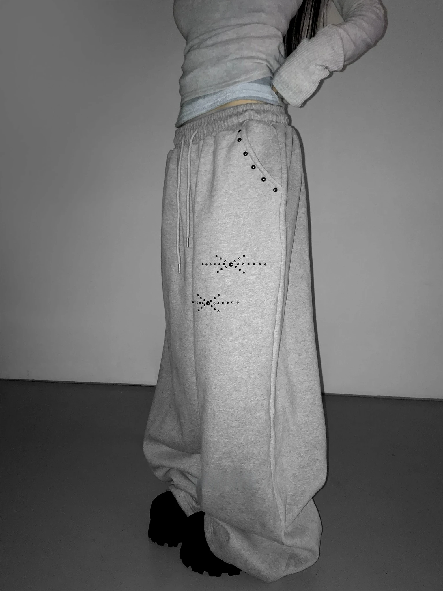 Y2K Women Korean Streetwear Wide Leg Sweatpants Baggy Oversized Rivet Pants Harajuku Grunge Joggers Trousers Acubi 2000s Clothes