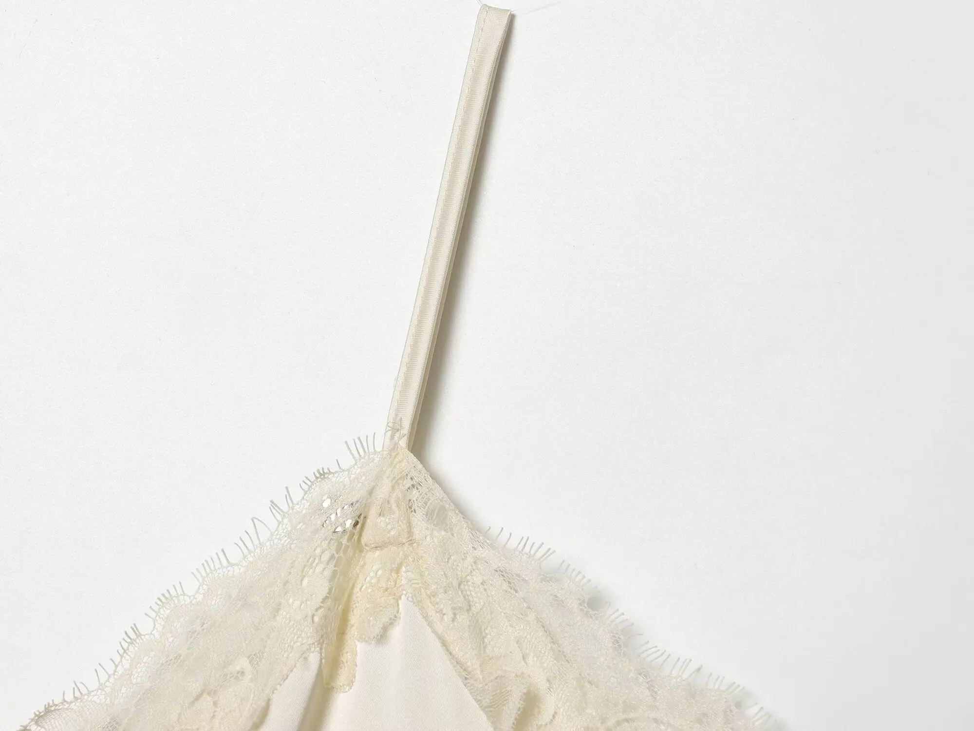 Lace-decorated satin-feel camisole crop top, flowing, sexy open back, 2026 summer new style, tie-waist, comfortable